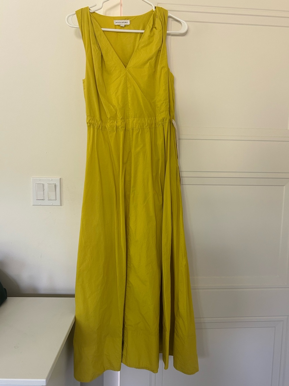 Banana Republic Sleeveless V-Neck Maxi Dress in Yellow - XS